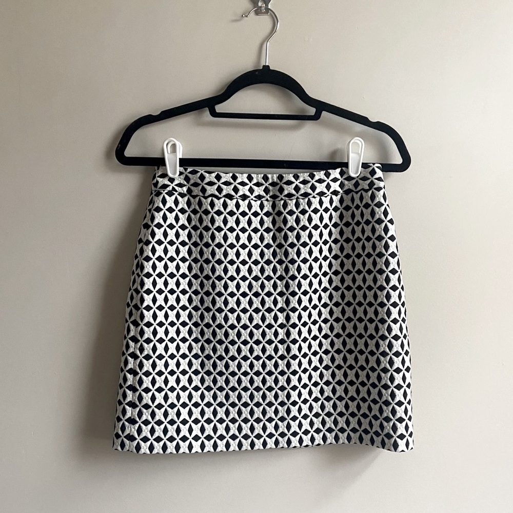 Banana Republic black and white pattern skirt
